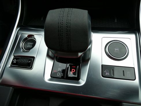 Used 2024 Jaguar XF R-Dynamic SE image 28