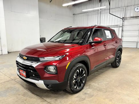 Used 2023 Chevrolet TrailBlazer LT w/ Convenience Package FWD image 3
