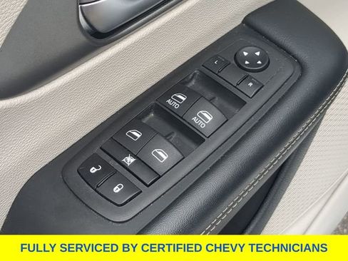 Used 2023 Chrysler Pacifica Touring-L FWD image 23
