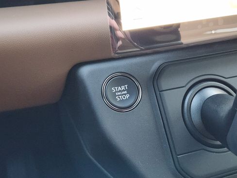 New 2026 Land Rover Defender 110 X-Dynamic SE image 20