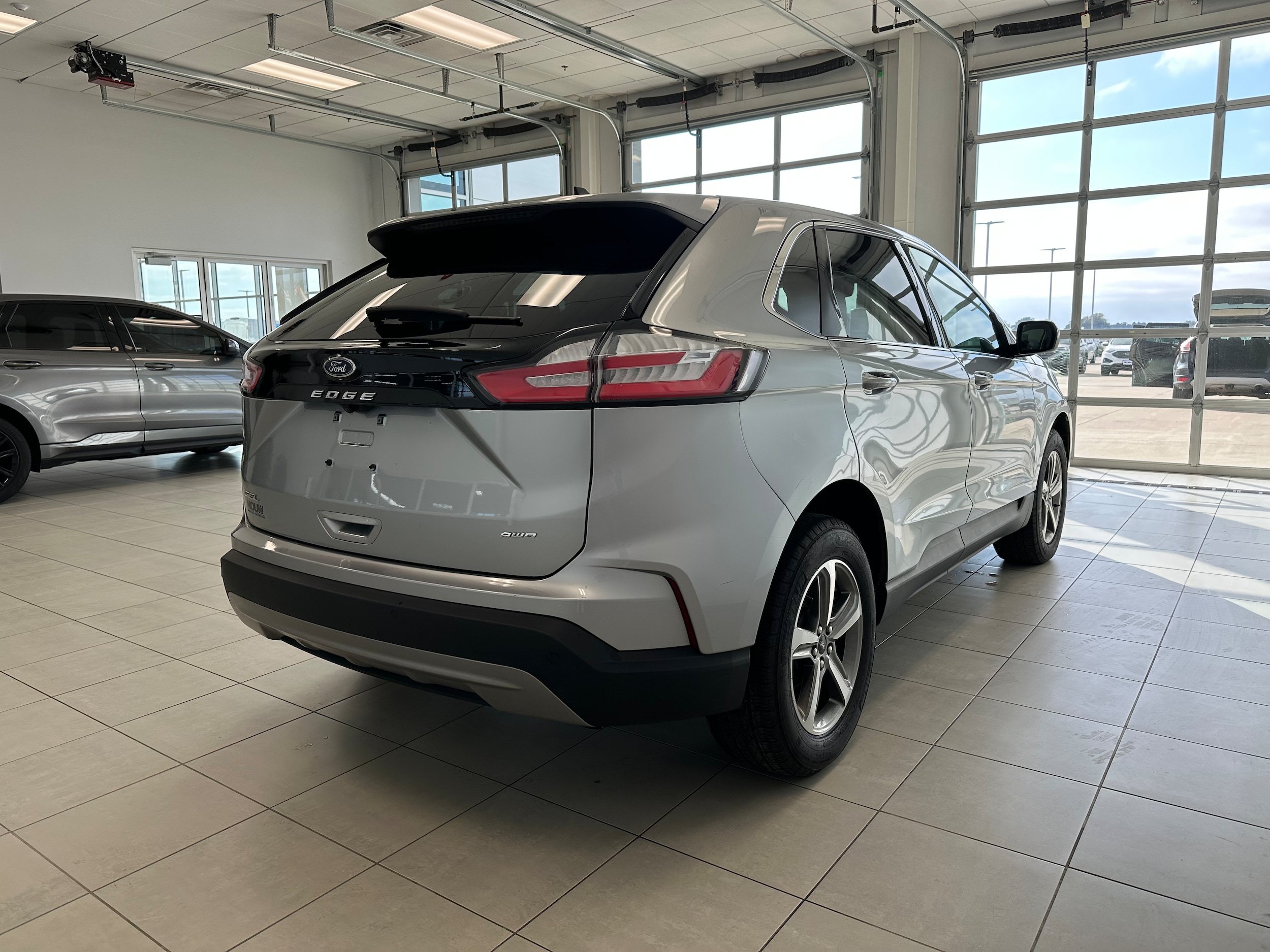 Used 2024 Ford Edge SEL w/ Convenience Package AWD/4WD image 5