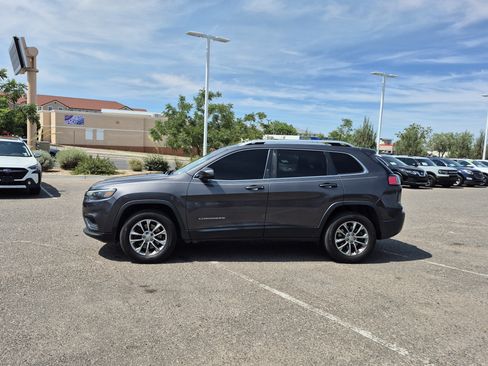 Used 2019 Jeep Cherokee Latitude Plus w/ Comfort/Convenience Group AWD/4WD image 2