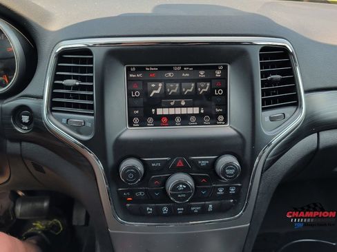 Used 2019 Jeep Grand Cherokee Laredo AWD/4WD image 25
