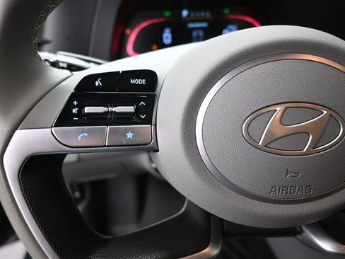 Used 2025 Hyundai Elantra Sport image 7