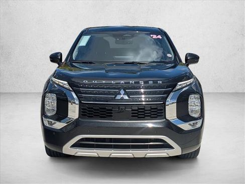 Used 2024 Mitsubishi Outlander SE image 2