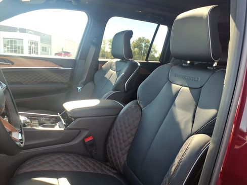 New 2025 Jeep Grand Cherokee Summit image 6