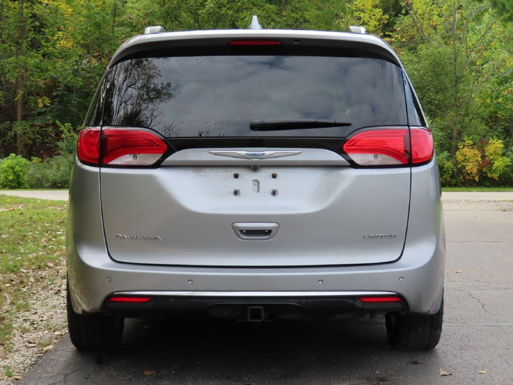 Used 2017 Chrysler Pacifica Limited w/ UConnect Theater Package FWD image 5