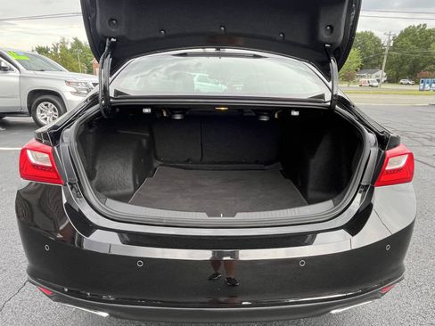 Used 2018 Chevrolet Malibu Premier w/ Premier Sun and Wheel Package FWD image 19