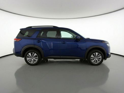 Used 2025 Nissan Pathfinder SV image 11
