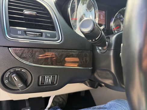 Used 2014 Chrysler Town & Country Touring FWD image 26