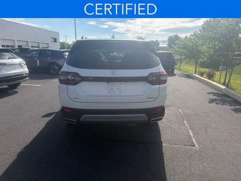 Certified 2025 Honda Pilot Touring image 4