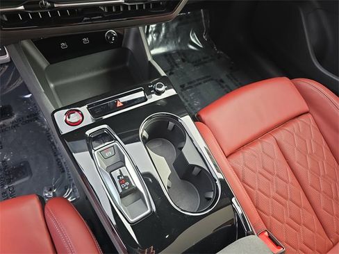 Certified 2025 Audi S6 e-tron Premium Plus w/ Premium Plus image 28