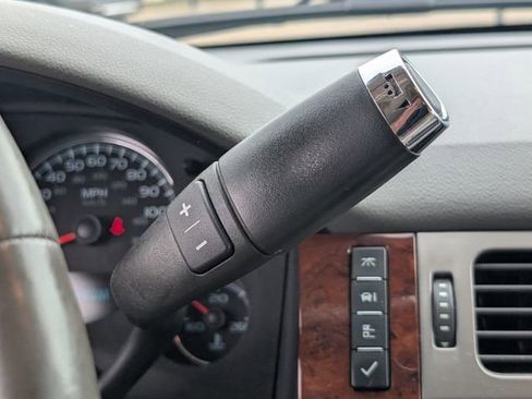 Used 2013 Chevrolet Avalanche LTZ image 21