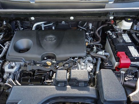 Used 2025 Toyota RAV4 XLE FWD image 27