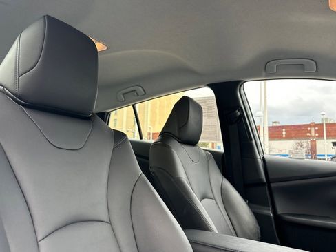 Used 2017 Toyota Prius Prime Advanced image 19