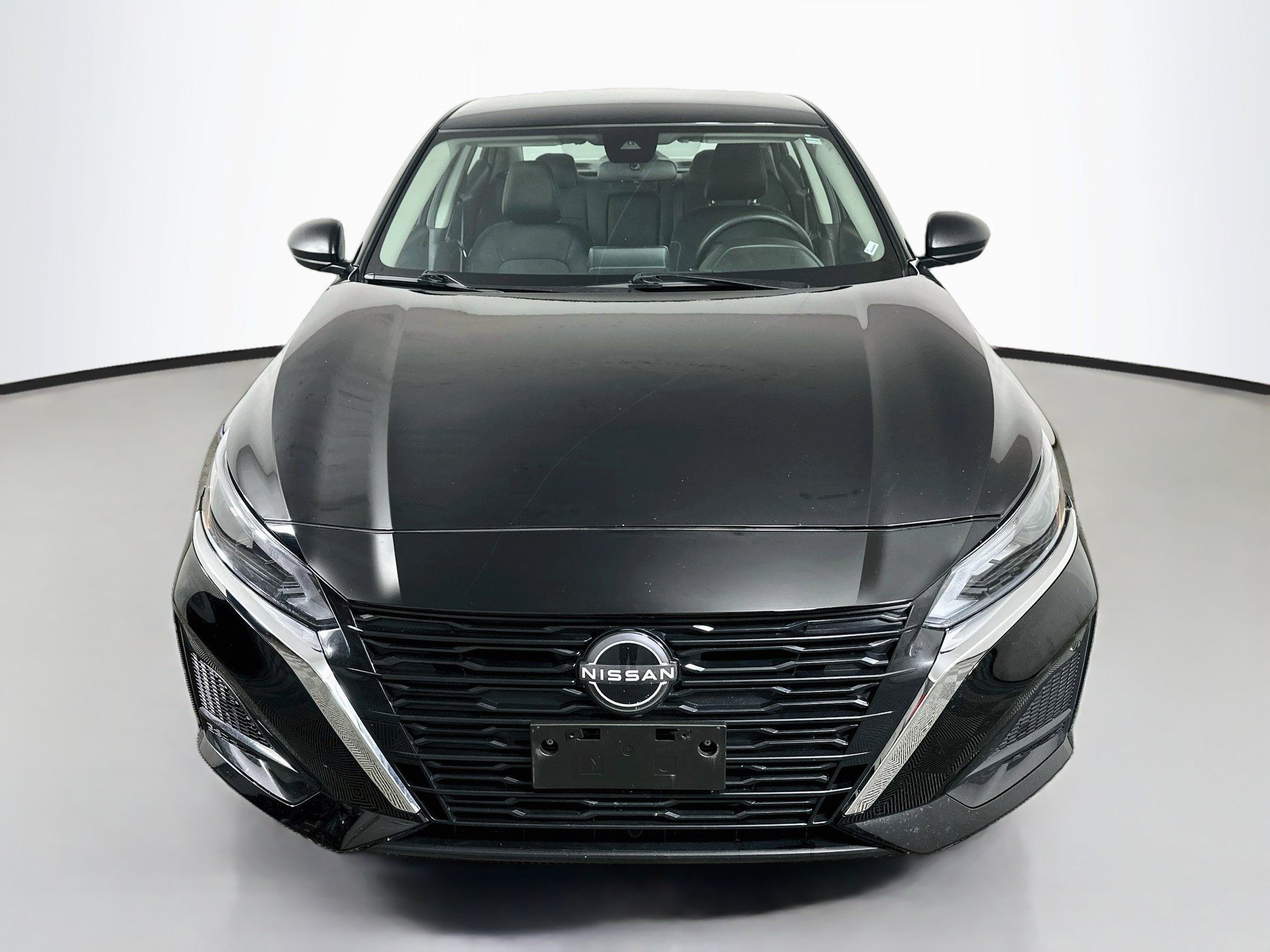 Used 2025 Nissan Altima 2.5 SV FWD image 2