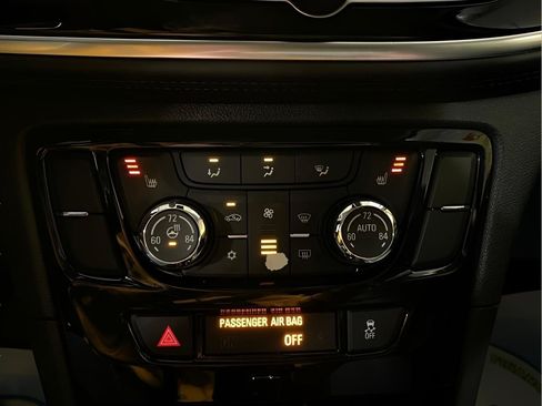 Used 2018 Buick Encore Essence FWD image 15