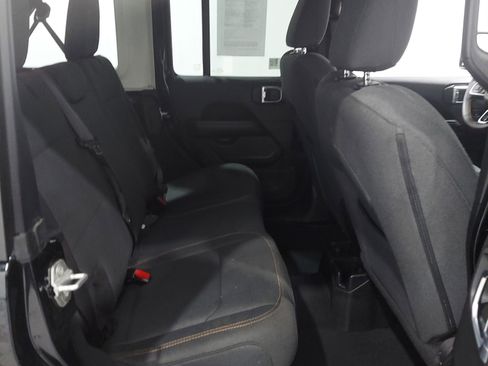 Used 2024 Jeep Wrangler Unlimited Sahara AWD/4WD image 17