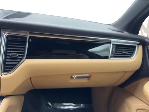 Used 2018 Porsche Macan image 57