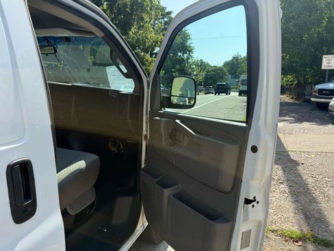 Used 2017 Chevrolet Express 2500 RWD image 14