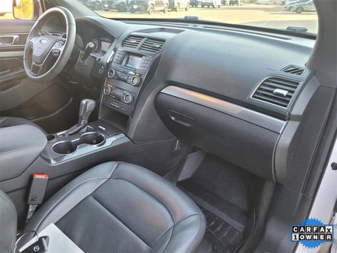 Used 2018 Ford Explorer XLT image 7