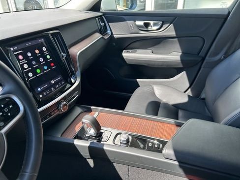 Used 2025 Volvo V60 B5 Cross Country Plus image 19