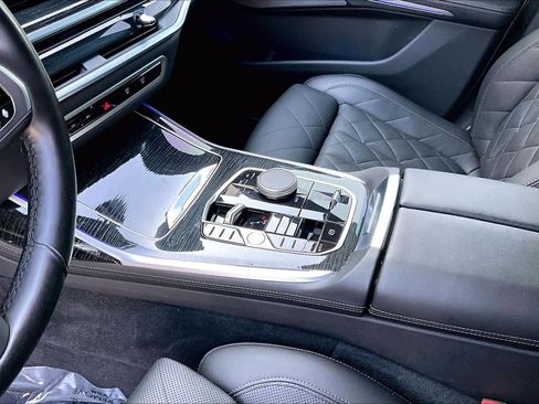 Used 2025 BMW X7 xDrive40i w/ M Sport Package image 16