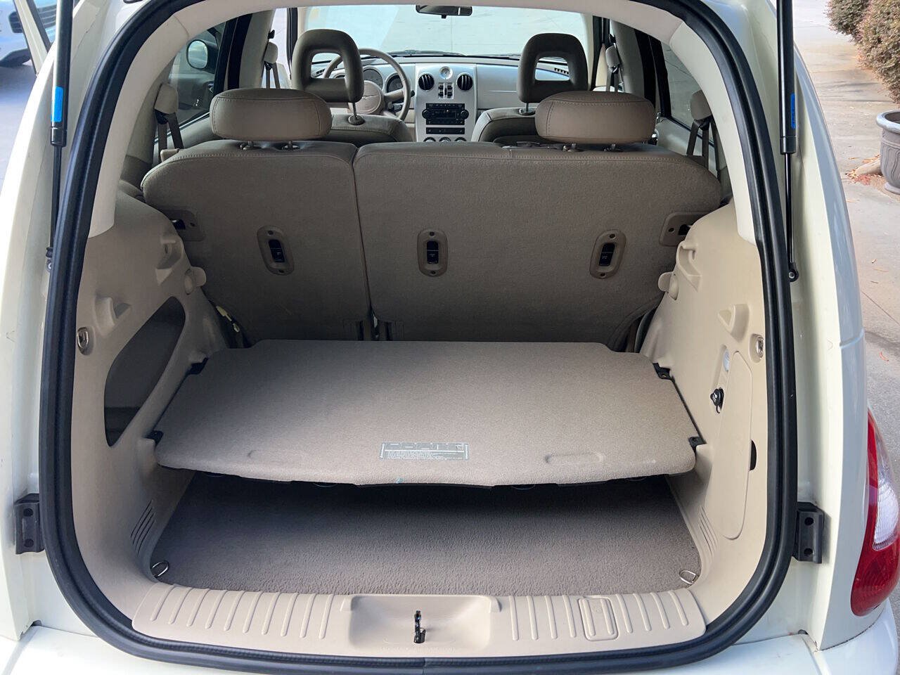 Used 2006 Chrysler PT Cruiser Limited FWD image 10