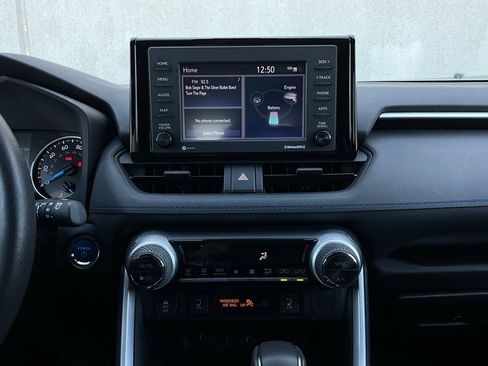 Used 2022 Toyota RAV4 SE w/ Convenience Package image 27