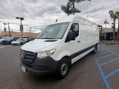 Used 2023 Mercedes-Benz Sprinter 2500 image 3