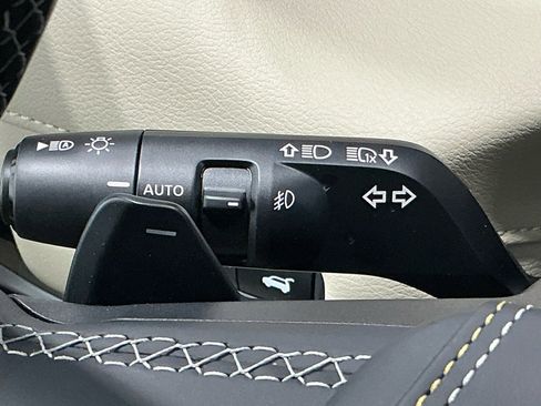 Used 2025 Nissan Armada Platinum Reserve image 28