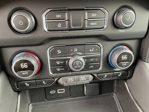 Used 2024 Chevrolet Tahoe LT AWD/4WD image 20