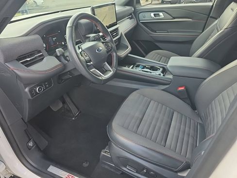 Used 2025 Ford Explorer ST-Line w/ ST-Line Street Pack AWD/4WD image 8