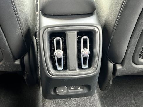 Used 2023 Volvo XC40 Recharge Ultimate AWD/4WD image 38