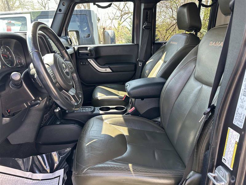 Used 2016 Jeep Wrangler Unlimited Sahara w/ Dual Top Group AWD/4WD image 10