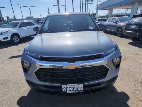 Used 2025 Chevrolet TrailBlazer LS w/ LS Convenience Package FWD image 3