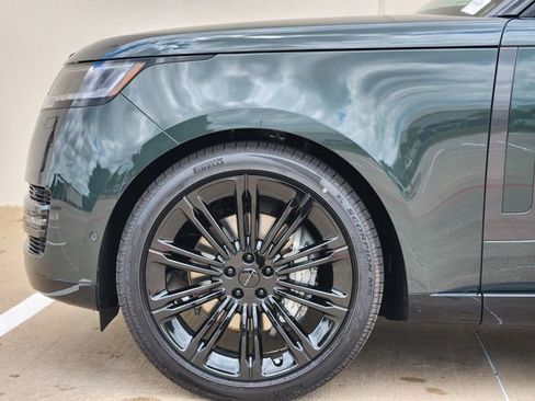 New 2026 Land Rover Range Rover Long Wheelbase SE AWD/4WD image 9