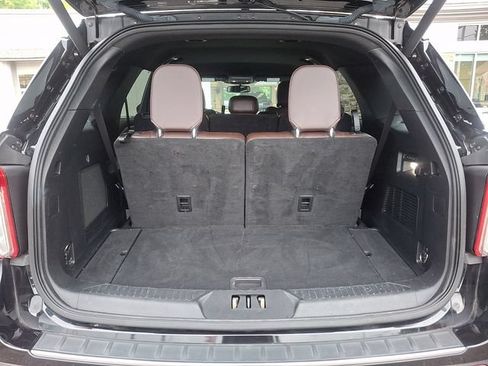 Used 2022 Ford Explorer Platinum w/ Equipment Group 601A AWD/4WD image 38