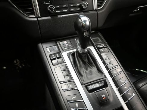 Used 2018 Porsche Macan S image 21