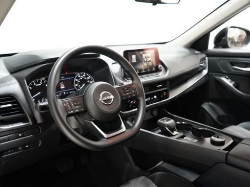 Used 2024 Nissan Rogue SV image 17