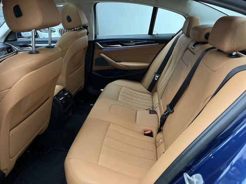 Certified 2022 BMW 530e xDrive w/ Premium Package image 23