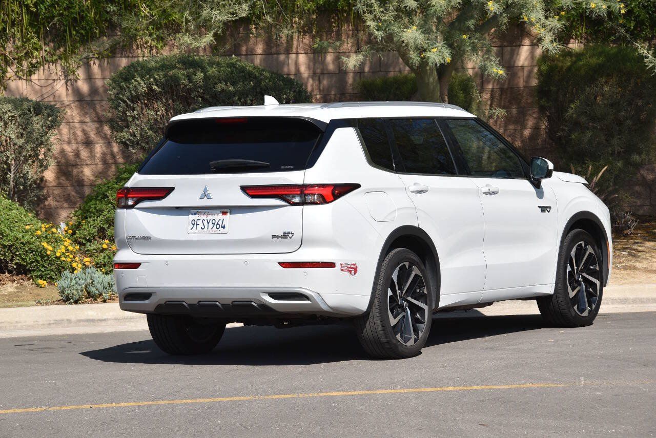 Used 2023 Mitsubishi Outlander SEL AWD/4WD image 40