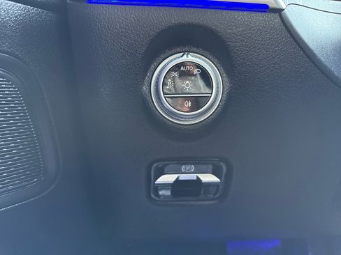 Used 2023 Mercedes-Benz C 300 4MATIC Sedan image 42