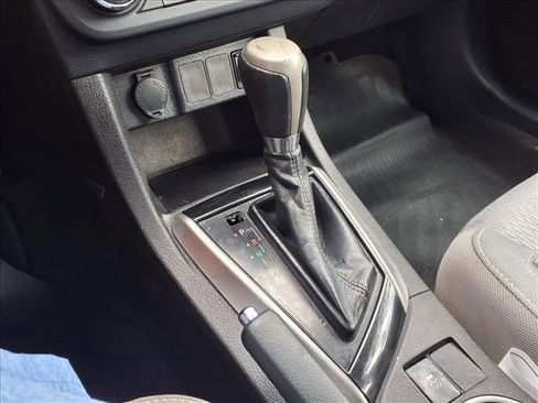 Used 2015 Toyota Corolla LE image 30