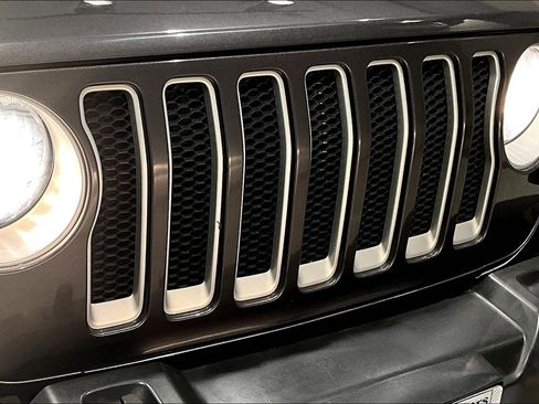 Used 2022 Jeep Wrangler Unlimited Sahara w/ Cold Weather Group image 31