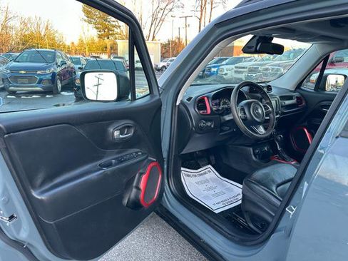 Used 2016 Jeep Renegade Trailhawk w/ Premium Trailhawk Package image 11