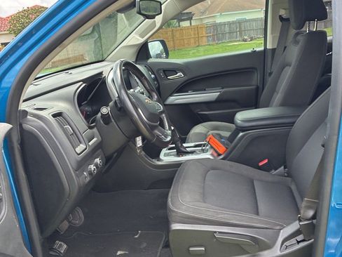 Used 2021 Chevrolet Colorado LT AWD/4WD image 3