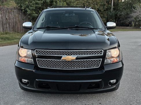 Used 2013 Chevrolet Avalanche LTZ image 2
