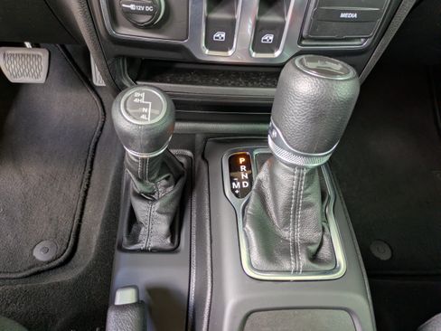 Used 2025 Jeep Wrangler Sport AWD/4WD image 20