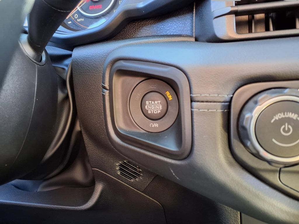 Used 2026 Jeep Wrangler Unlimited Sahara AWD/4WD image 9